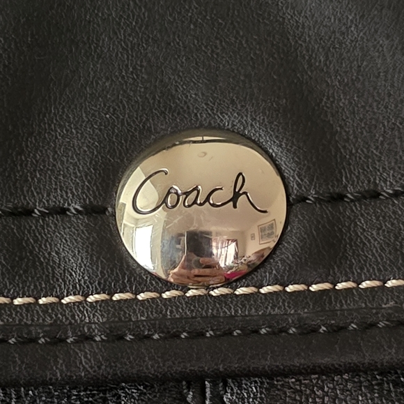 Coach Soho Y2K Black Leather Pleated Shoulder Bag. EUC - Picture 4 of 15